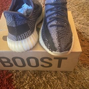 Yeezy Boost 350 V2 Carbon